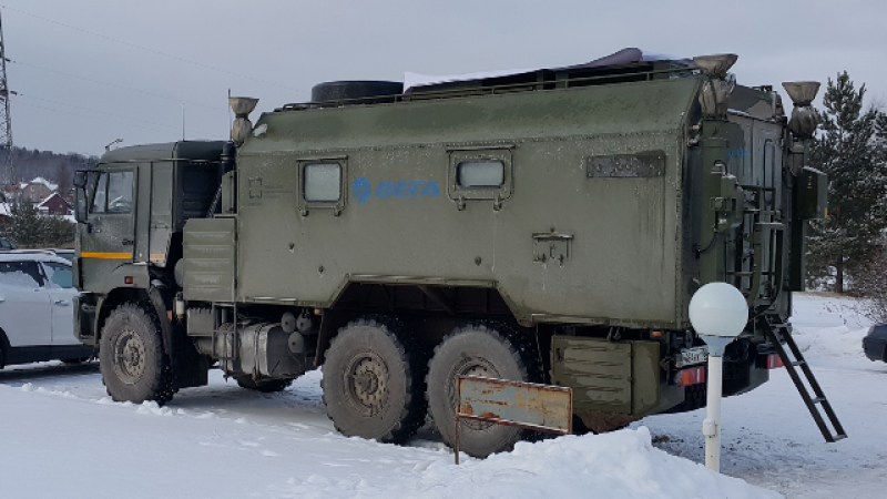 Экспериментальный образце некой военной приблуды. Внутри мощный компьютер, системой охлаждения которого рулит Ардуино (микро или про-мини, не помню)
